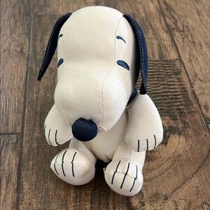 American Eagle Outfitters Snoopy